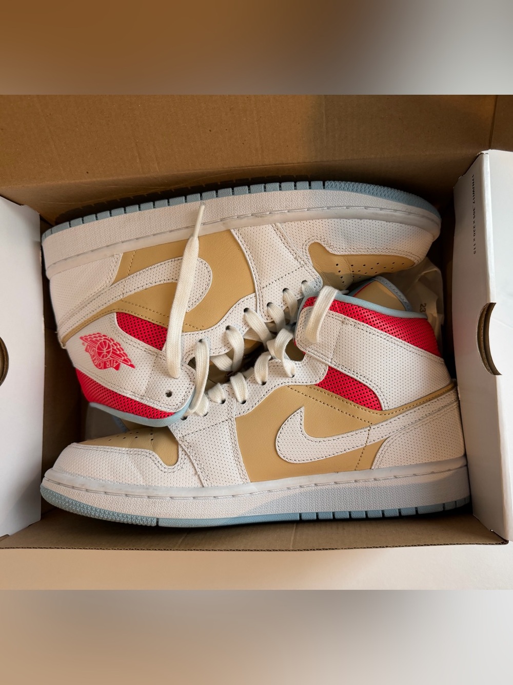 Nike Air Jordan 1 Mid SE "Sesame" sneakers